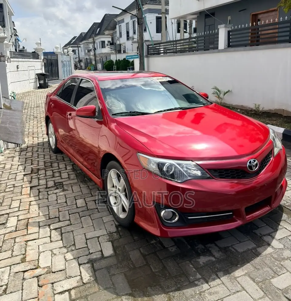 Toyota Camry SE 4dr Sedan (2.5L 4cyl 6A) 2014 Red