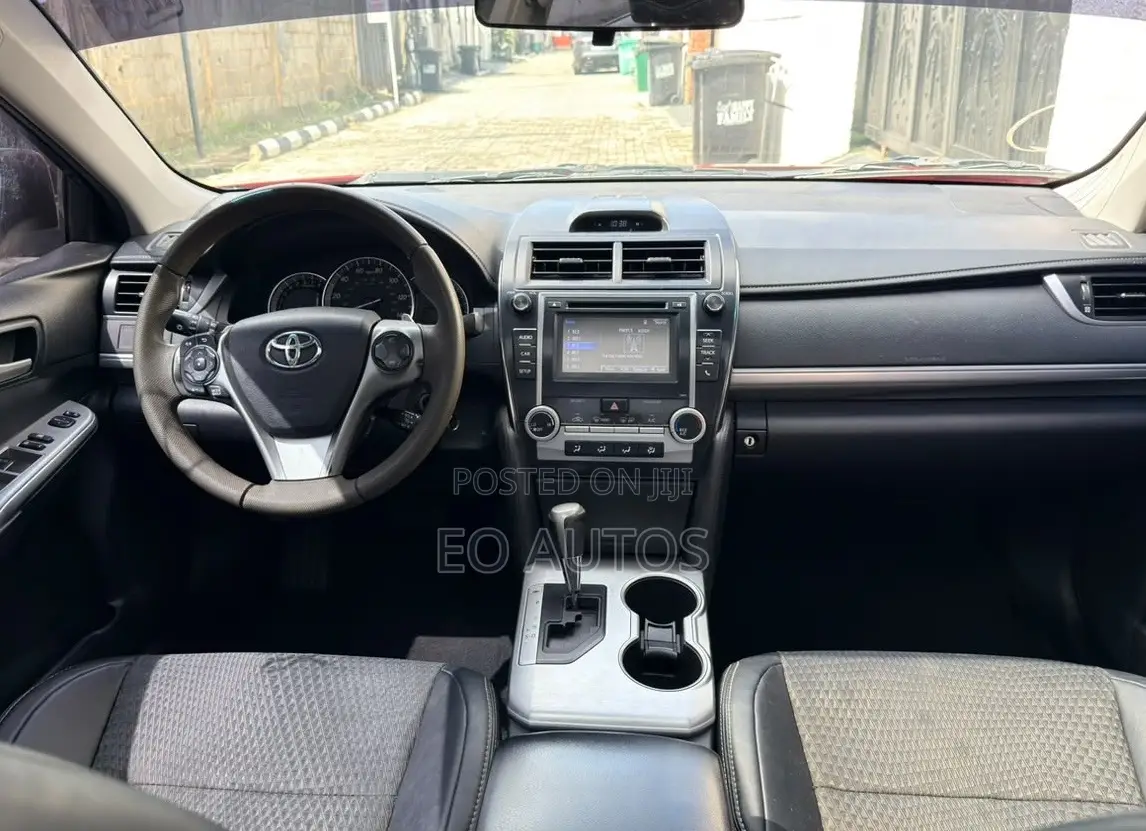 Toyota Camry SE 4dr Sedan (2.5L 4cyl 6A) 2014 Red