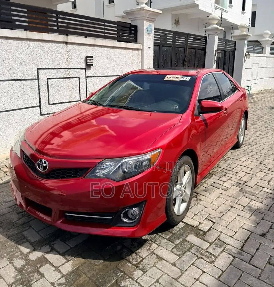 Toyota Camry SE 4dr Sedan (2.5L 4cyl 6A) 2014 Red