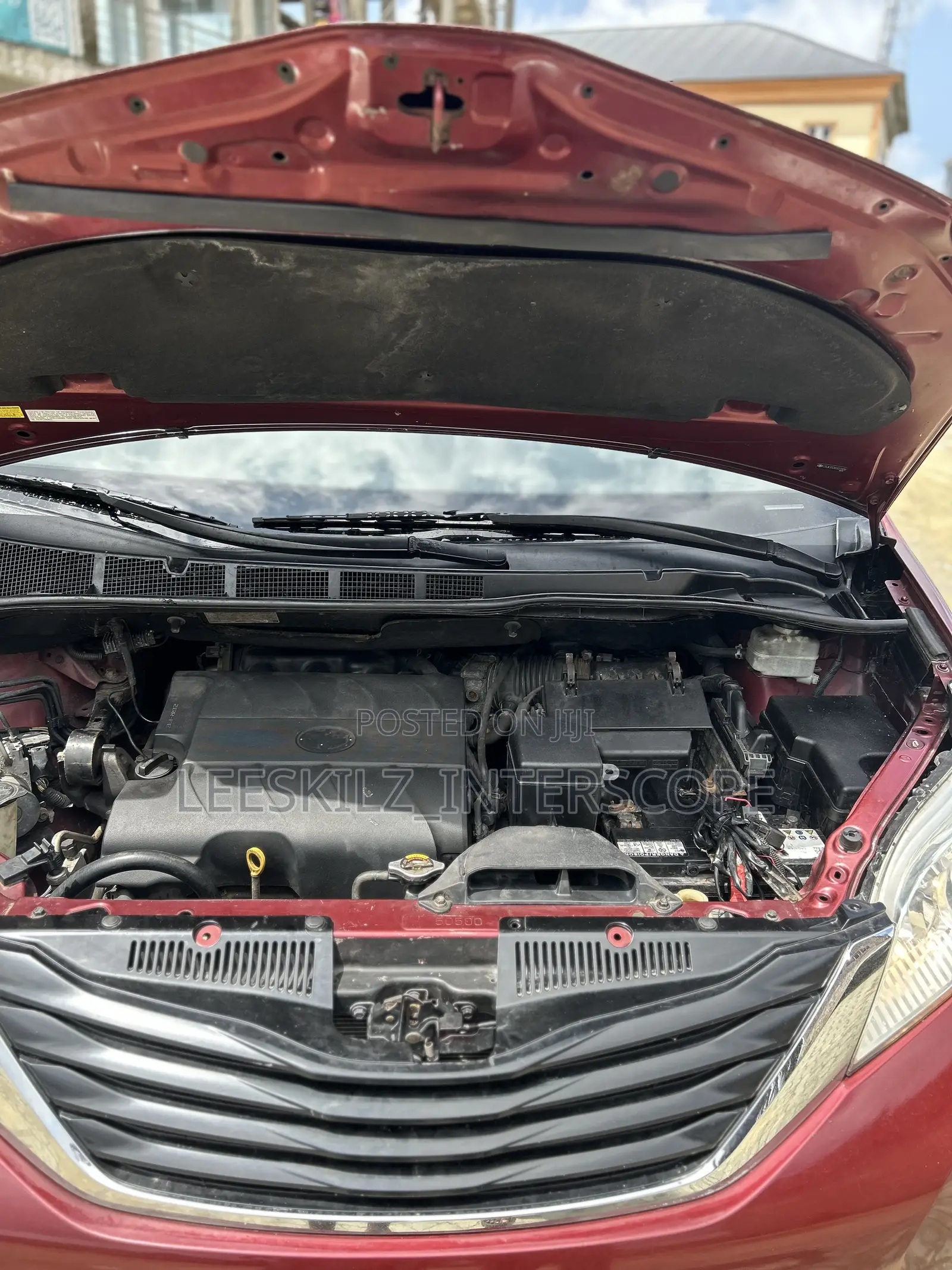 Toyota Sienna 2011 Red