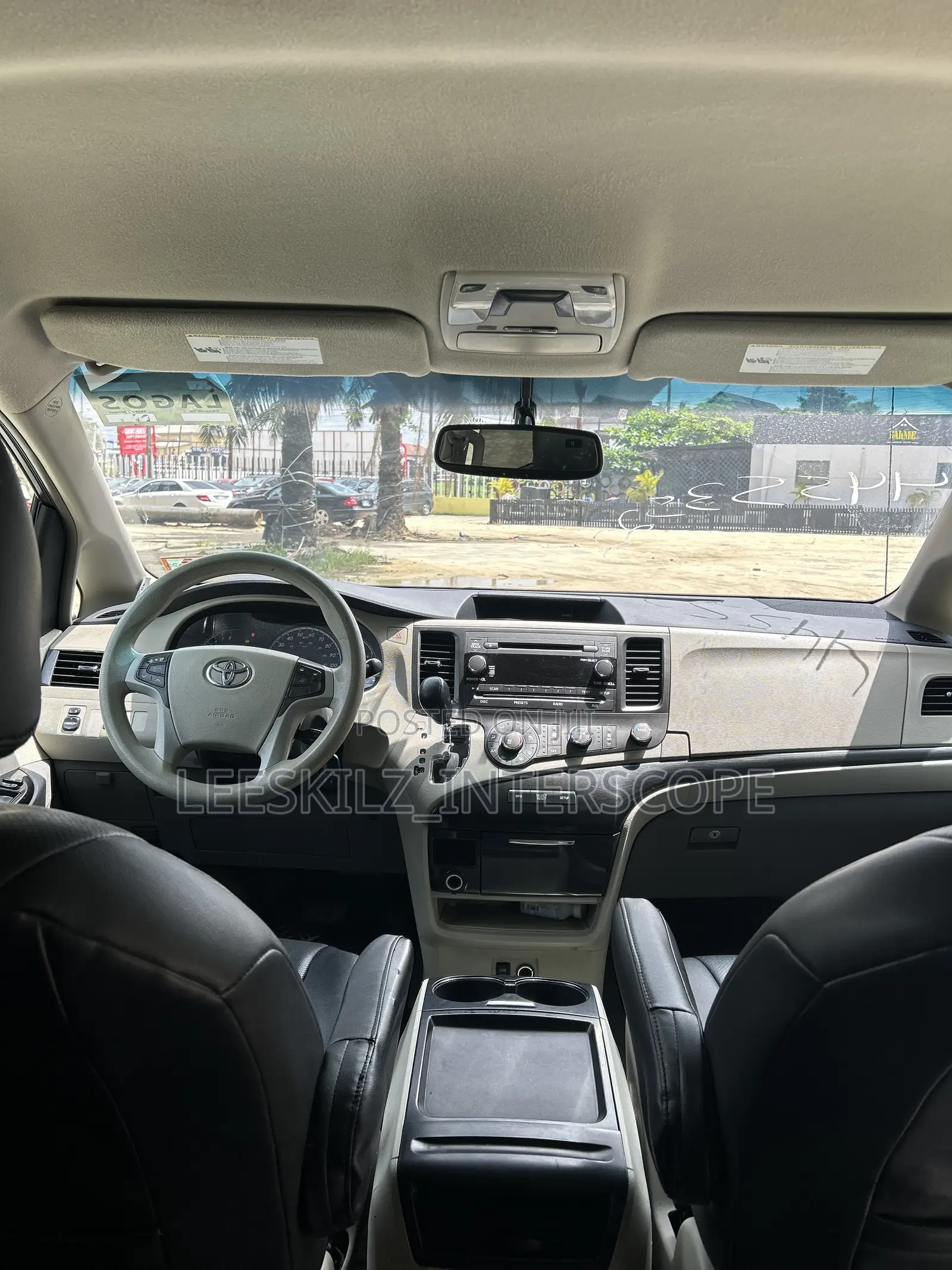 Toyota Sienna 2011 Red