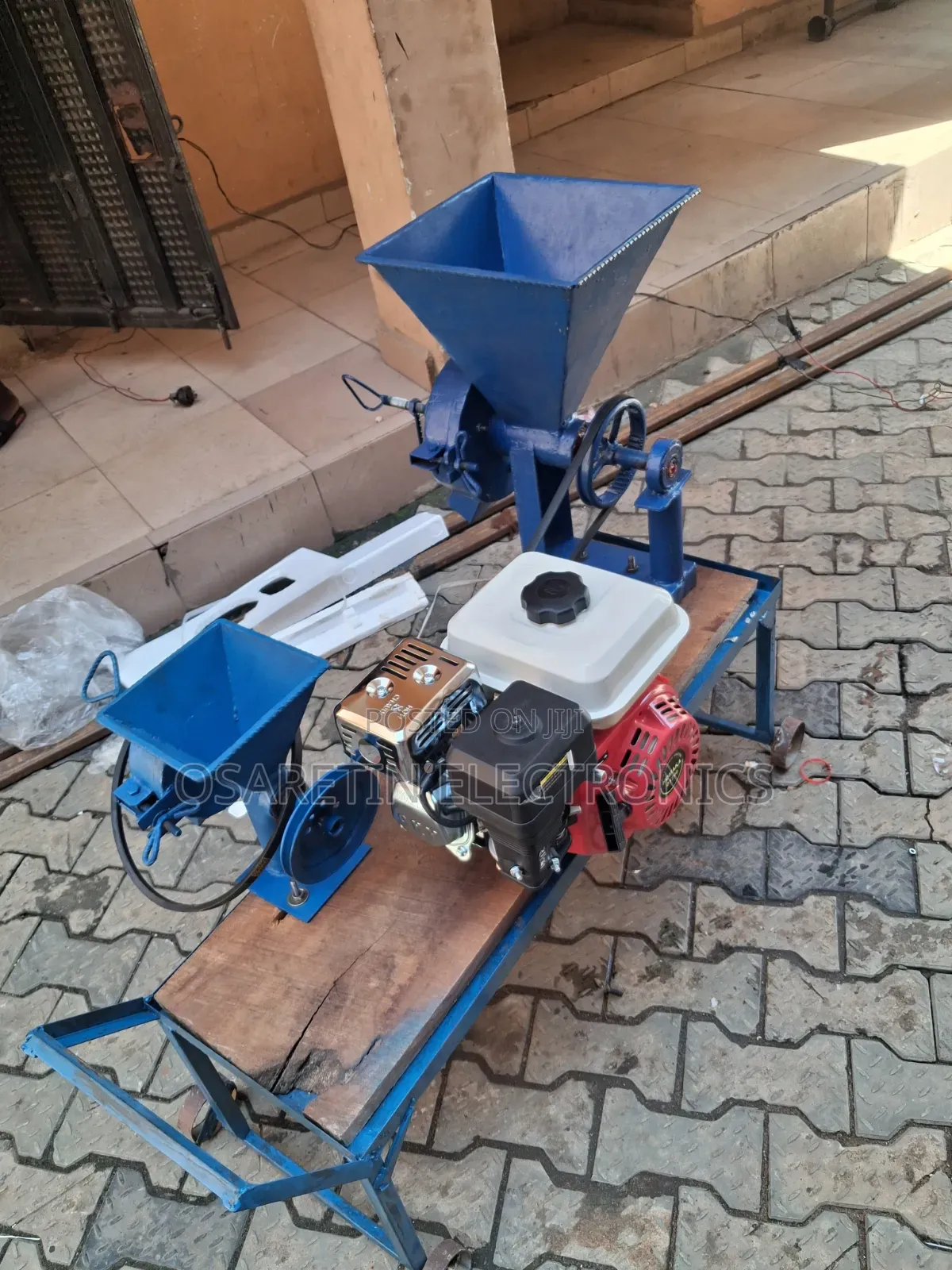 Homaka Industrial Grinding Machine With Two Buckets