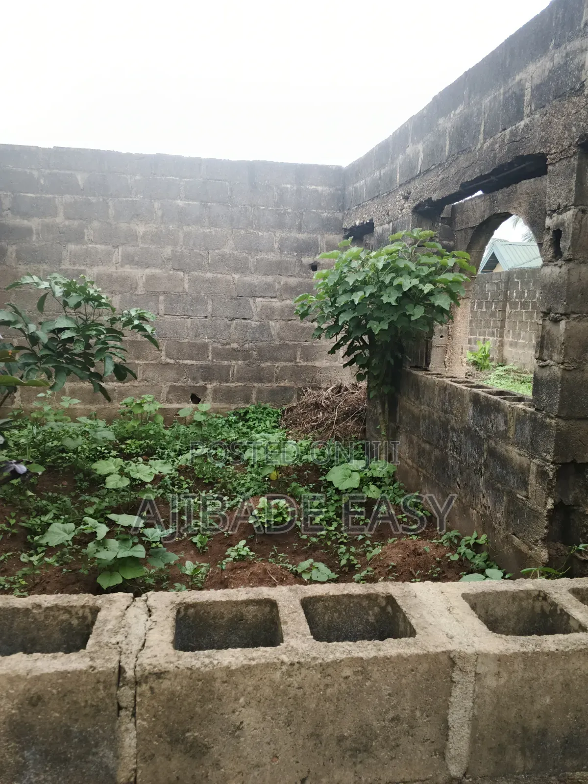 4bdrm Bungalow in Ayobo for sale
