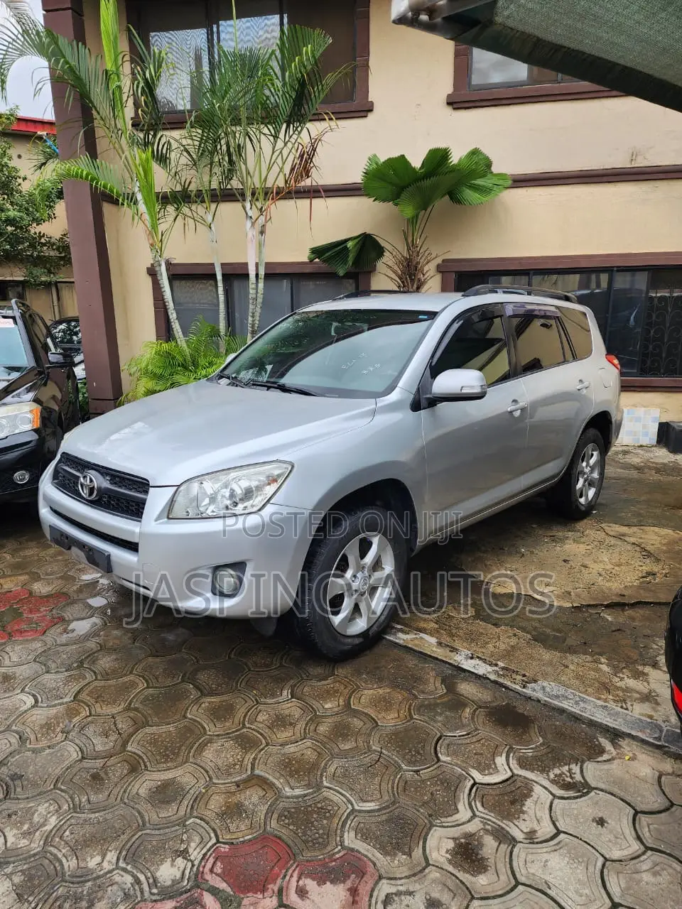 Toyota RAV4 2010 Silver