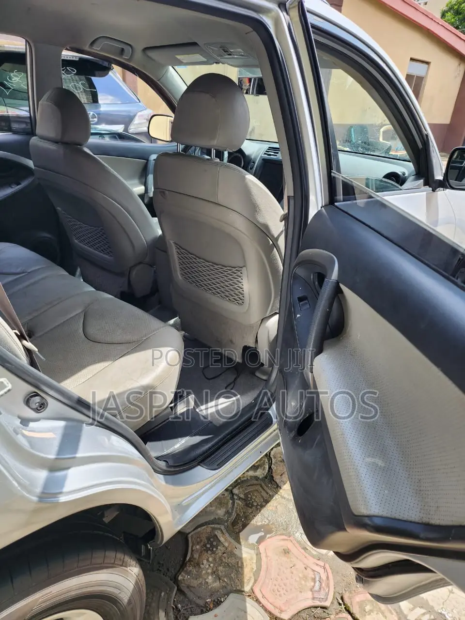 Toyota RAV4 2010 Silver