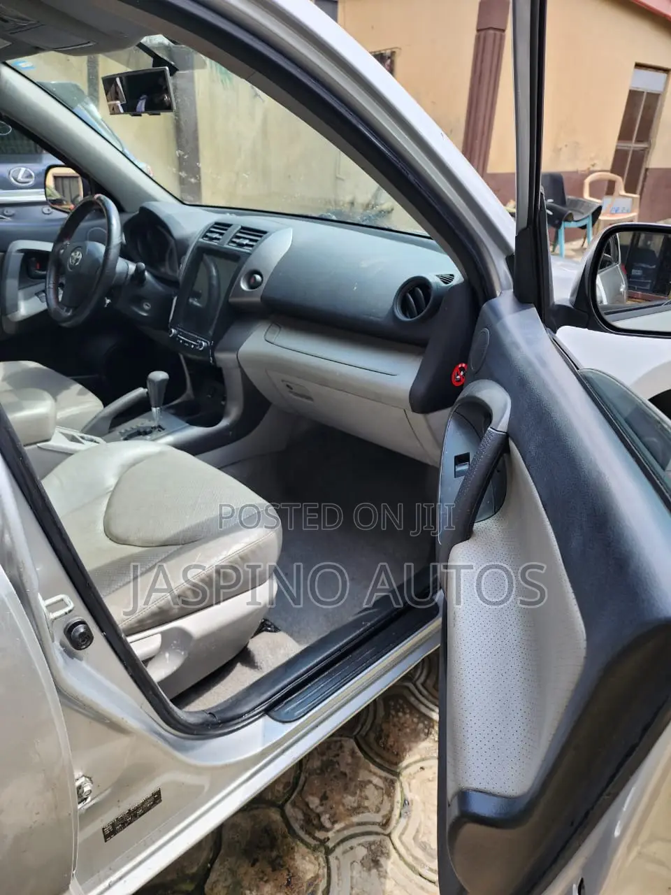 Toyota RAV4 2010 Silver