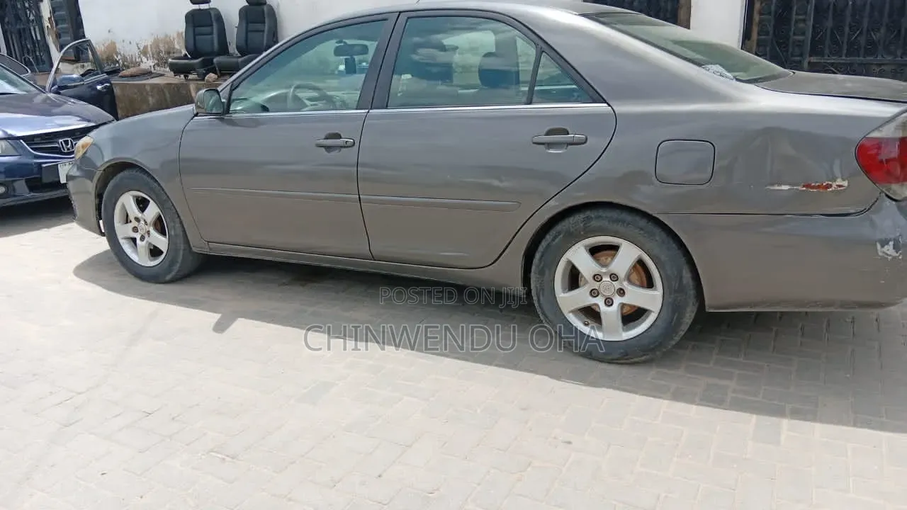 Toyota Camry 2005 Gray