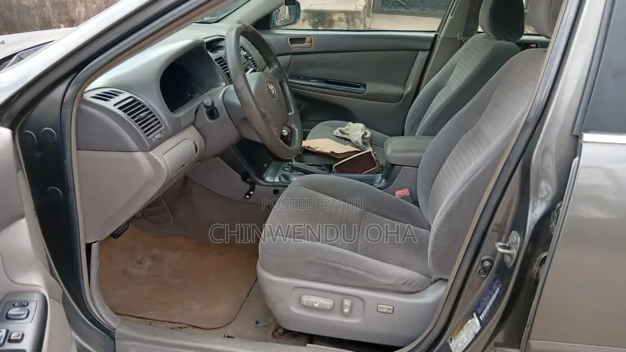 Toyota Camry 2005 Gray