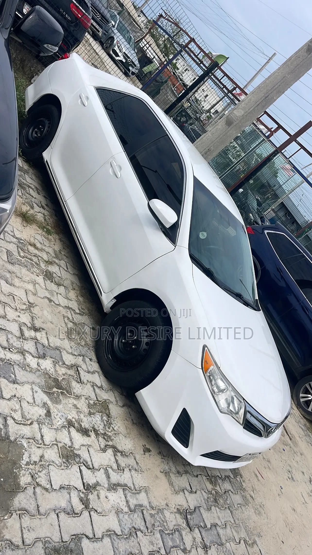 Toyota Camry LE 4dr Sedan (2.5L 4cyl 6A) 2014 White