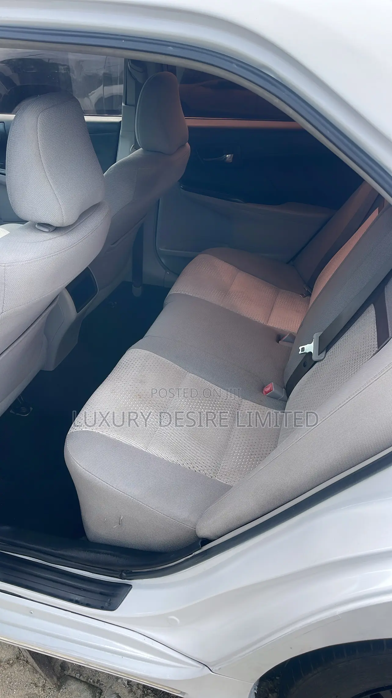 Toyota Camry LE 4dr Sedan (2.5L 4cyl 6A) 2014 White