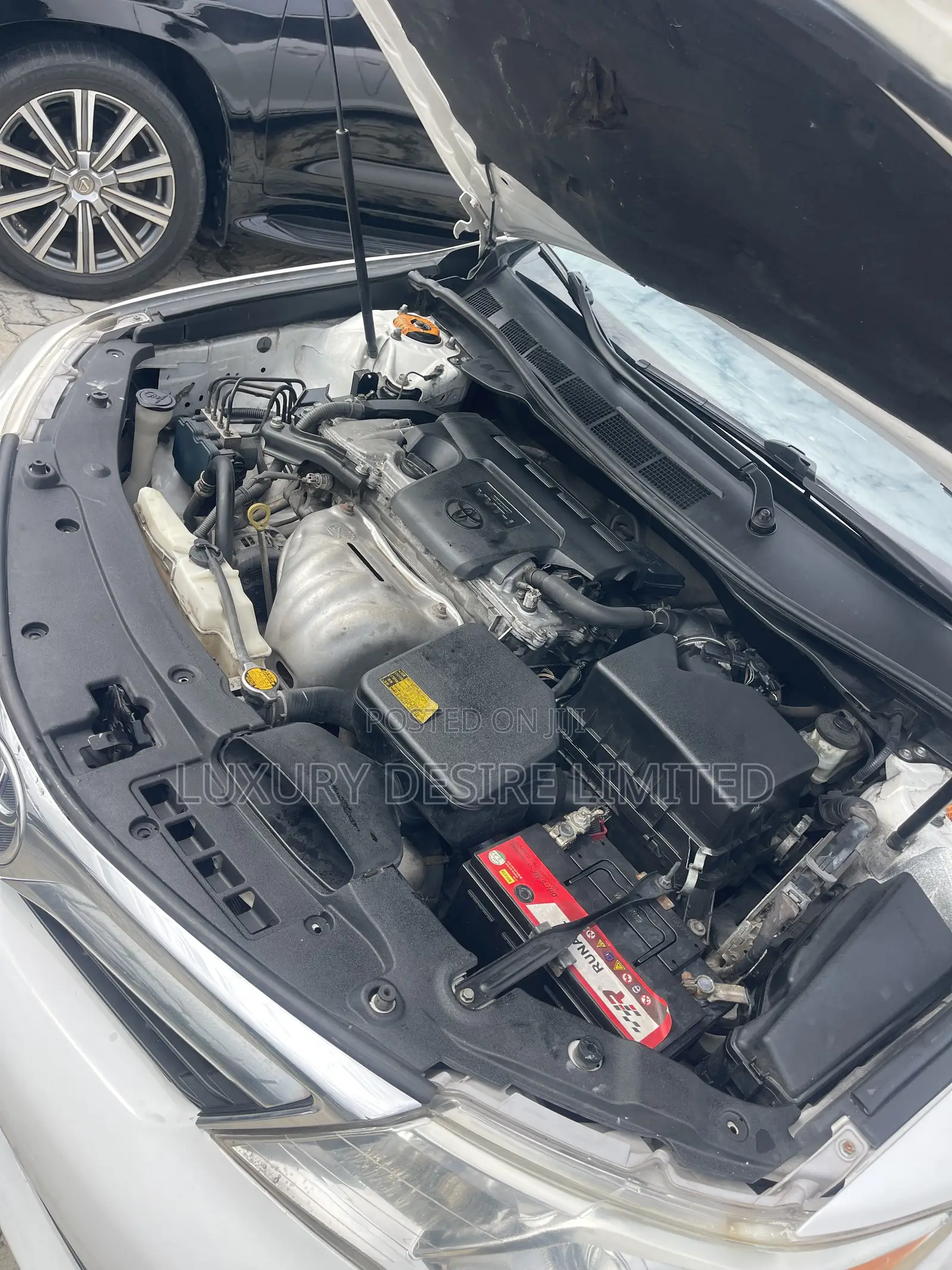 Toyota Camry LE 4dr Sedan (2.5L 4cyl 6A) 2014 White