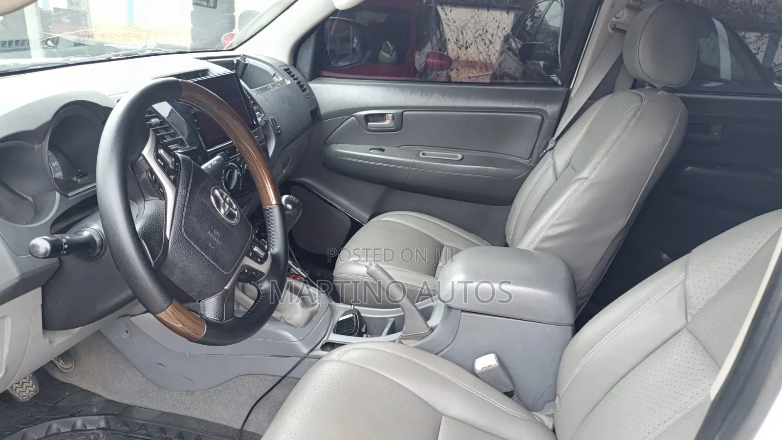 Toyota Hilux 2014 White