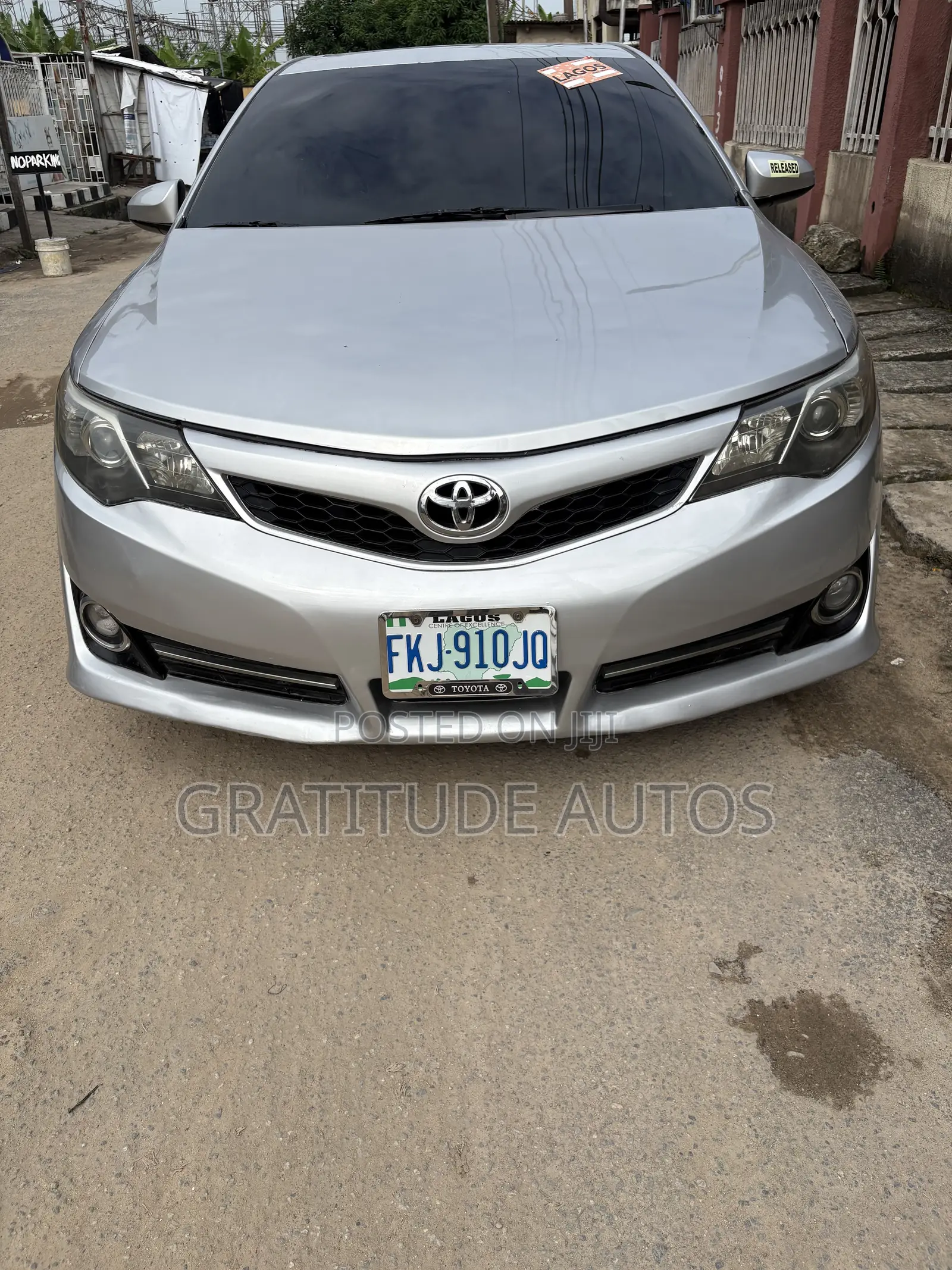 Toyota Camry SE 4dr Sedan (2.5L 4cyl 6A) 2014 Silver