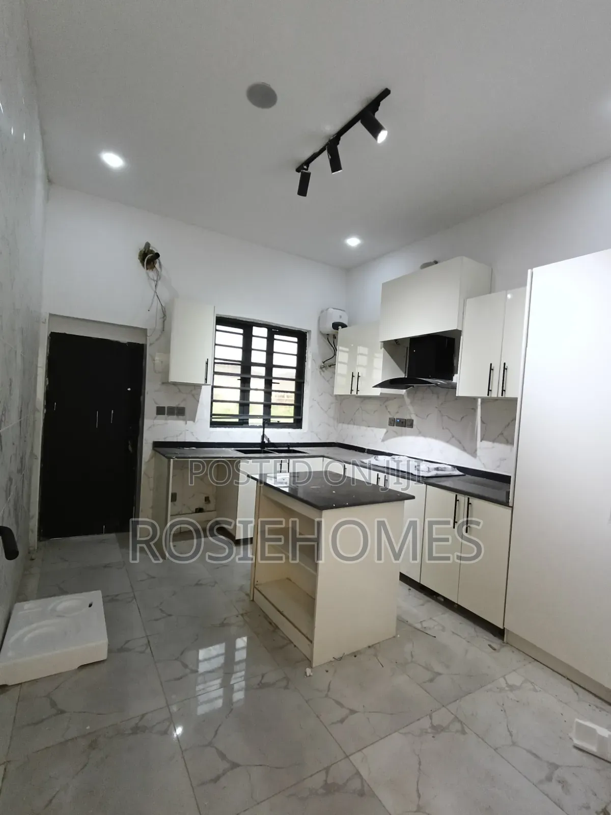 4bdrm Duplex in Alasia Town Estate, Sangotedo for sale