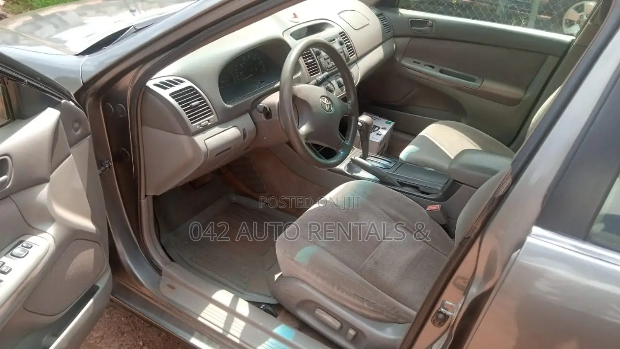 Toyota Camry 2005 Gray