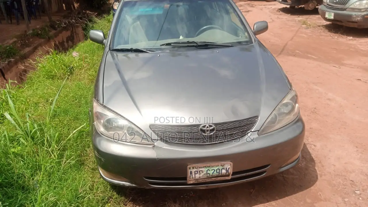 Toyota Camry 2005 Gray