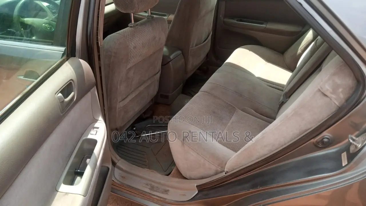 Toyota Camry 2005 Gray