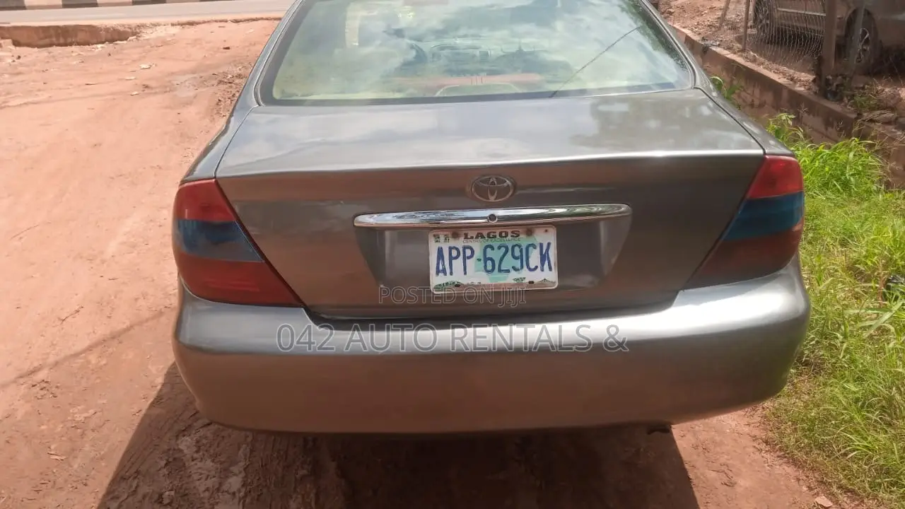 Toyota Camry 2005 Gray