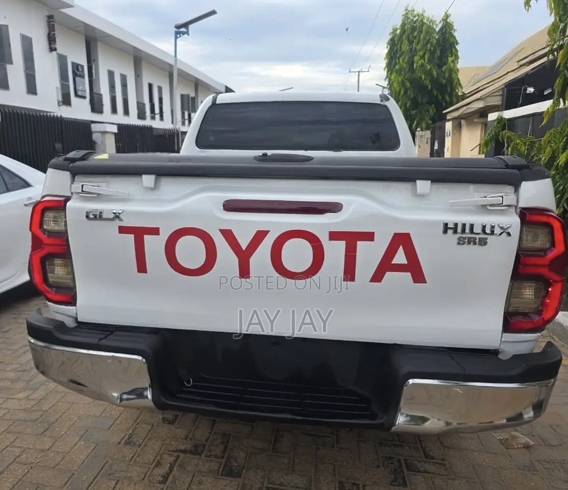Toyota Hilux 2012 White