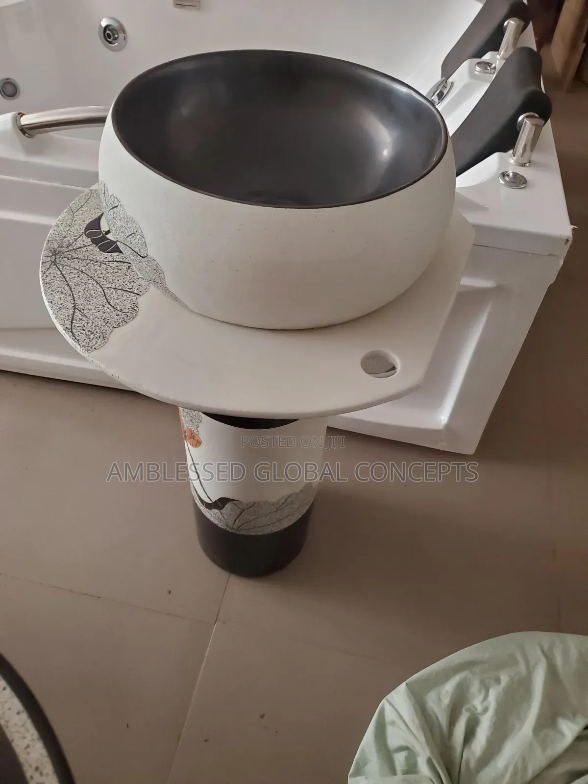 Latesy Designer Standing Wash Hand Basin