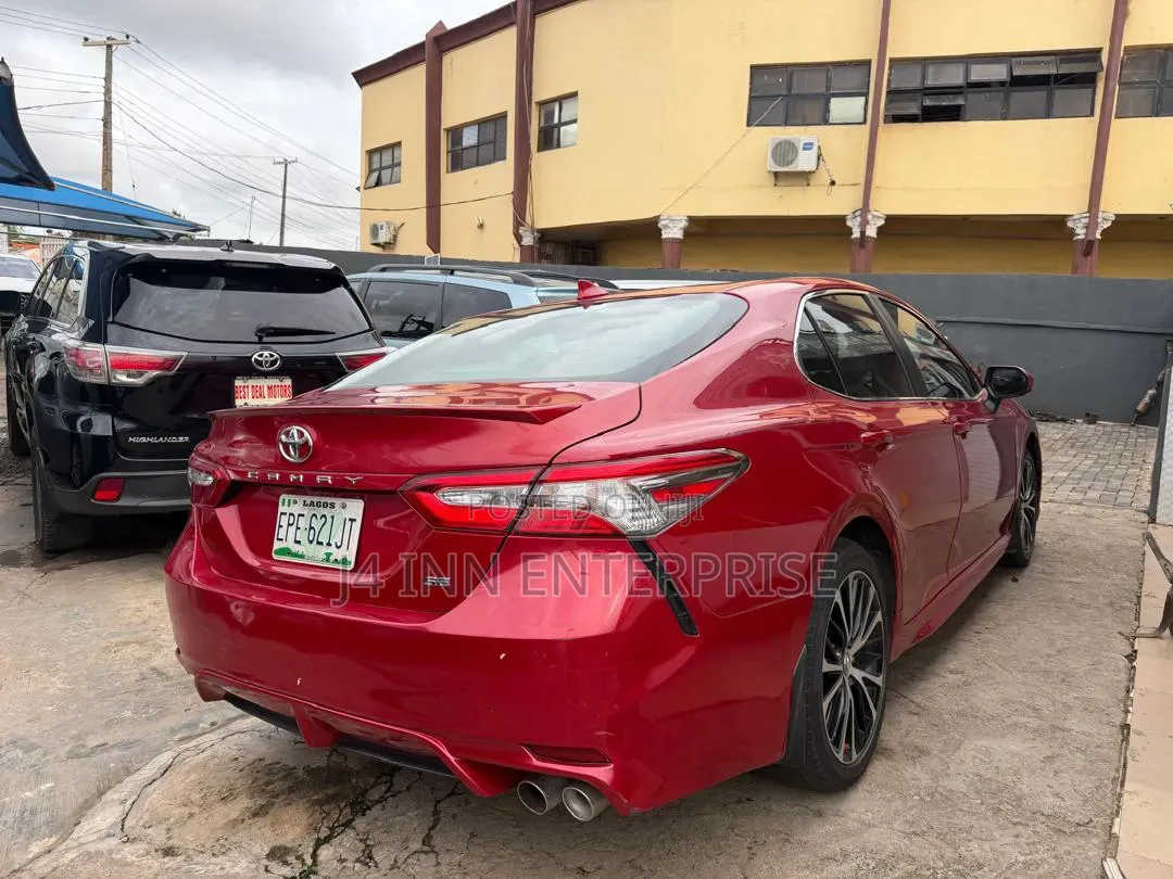 Toyota Camry 2021 Red