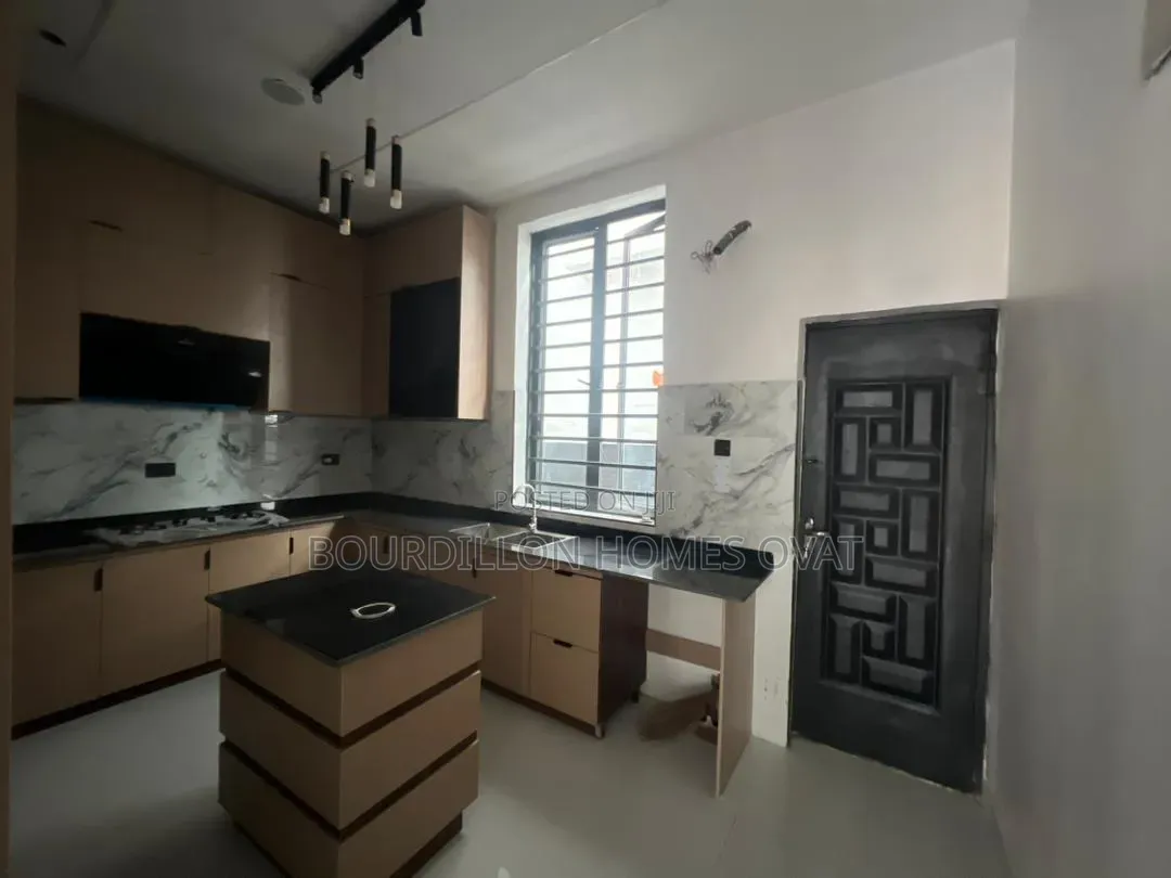 4bdrm Duplex in Lekki Palm City for sale