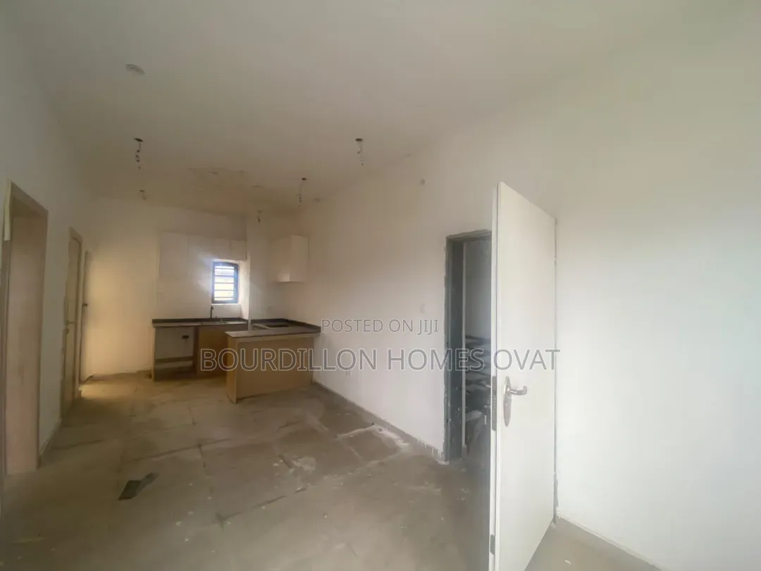 2bdrm Apartment in Ikate Lekki Lagos for rent
