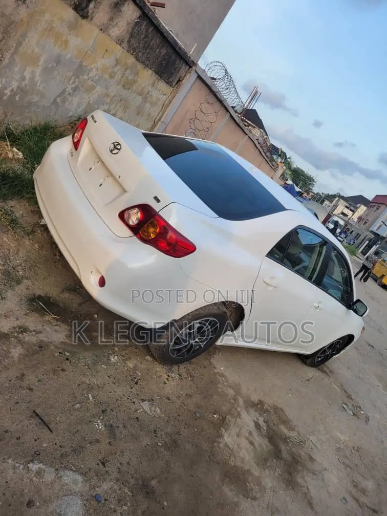 Toyota Corolla LE 4dr Sedan (1.8L 4cyl 4A) 2010 White