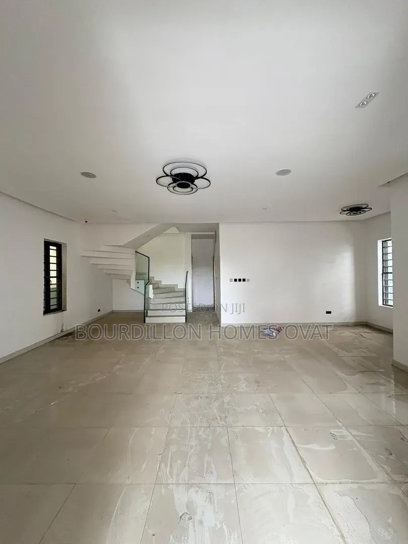 5bdrm Duplex in Harris Drive, Vgc for rent
