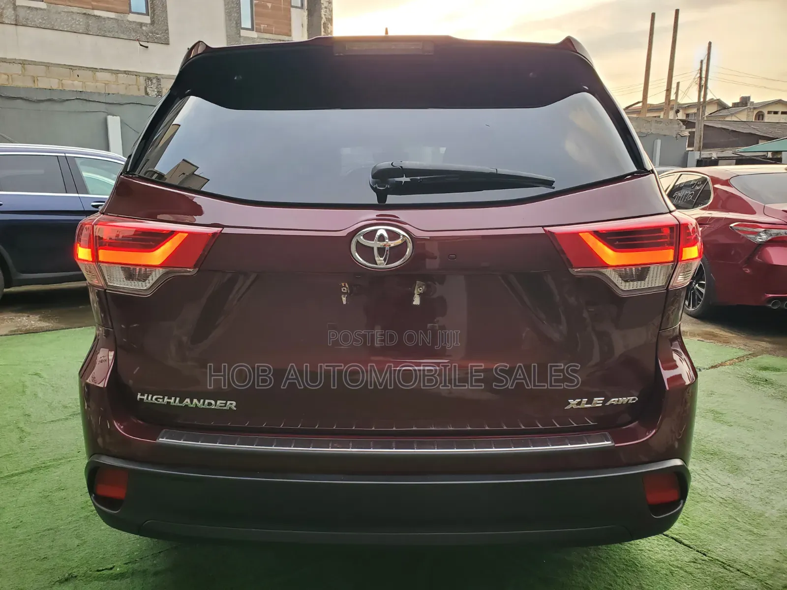 Toyota Highlander XLE 4x2 V6 (3.5L 6cyl 8A) 2018 Red