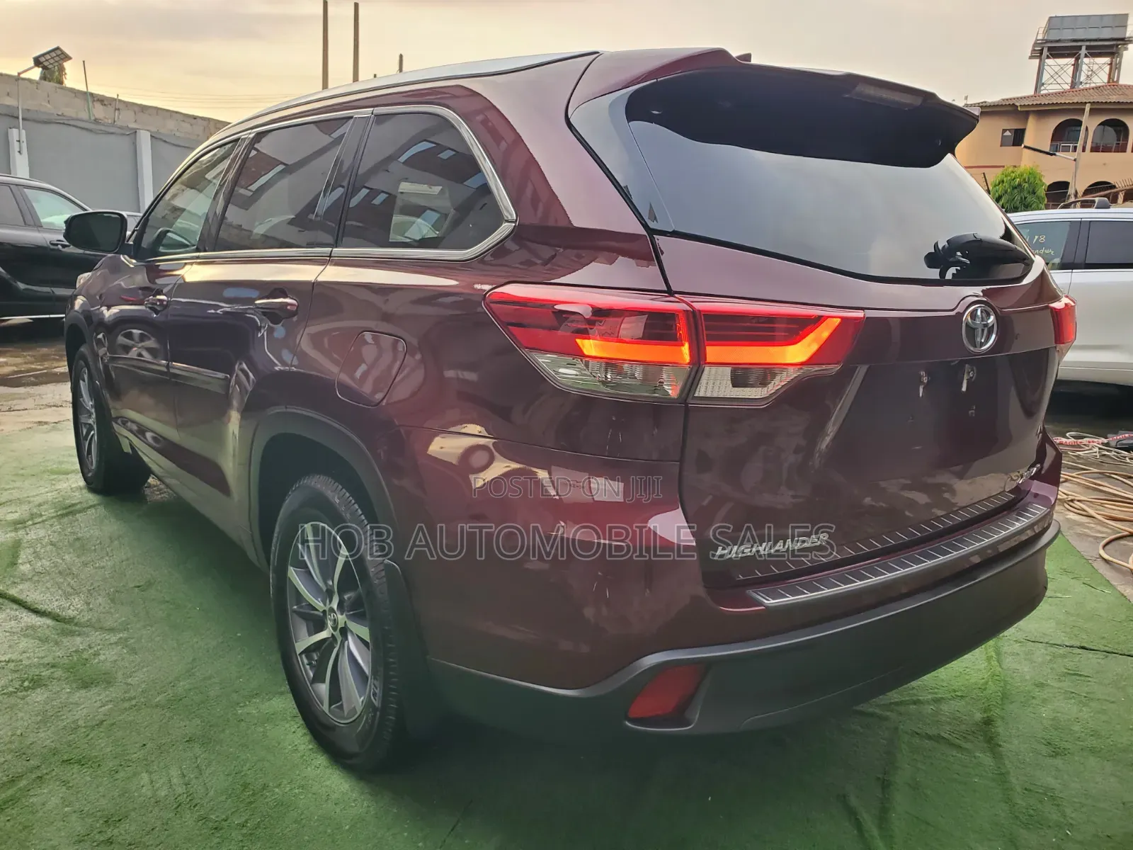 Toyota Highlander XLE 4x2 V6 (3.5L 6cyl 8A) 2018 Red