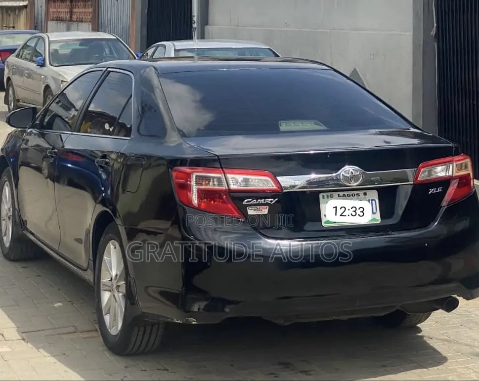 Toyota Camry XLE 4dr Sedan (2.5L 4cyl 6A) 2012 Black