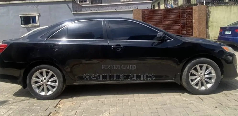 Toyota Camry XLE 4dr Sedan (2.5L 4cyl 6A) 2012 Black