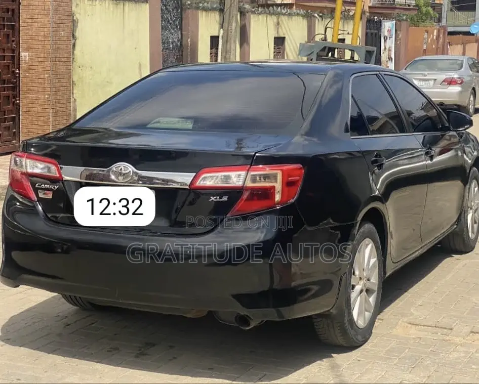 Toyota Camry XLE 4dr Sedan (2.5L 4cyl 6A) 2012 Black