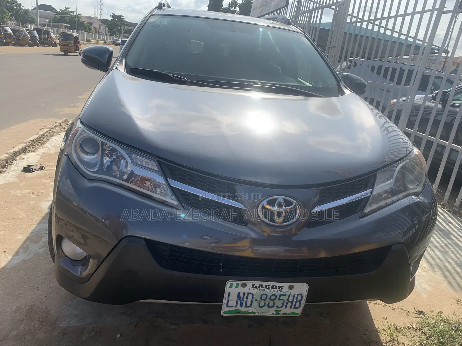 Toyota RAV4 XLE 4dr SUV AWD (2.5L 4cyl 6A) 2014 Gray