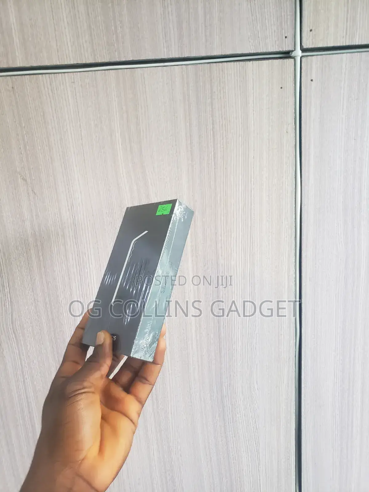 New Samsung Galaxy S25 256 GB Green