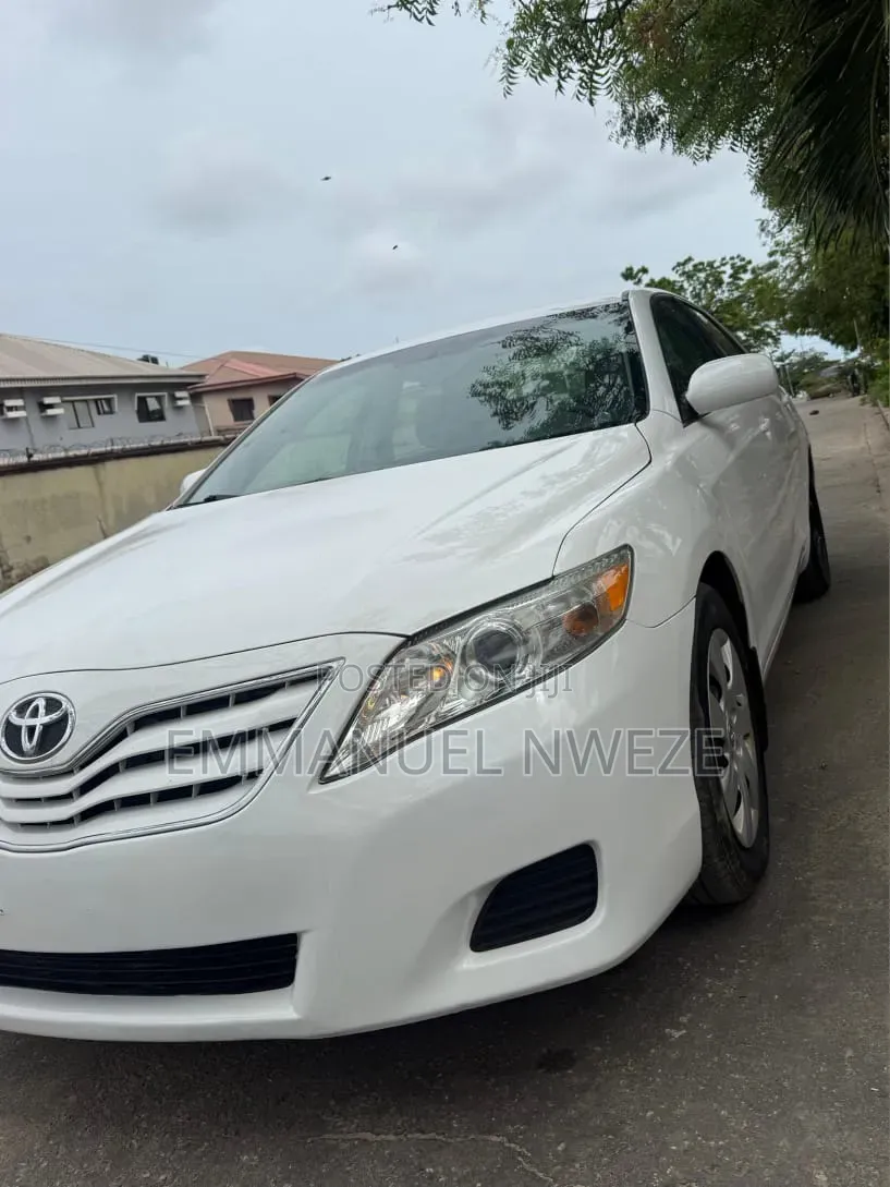 Toyota Camry Hybrid 2011  White 
