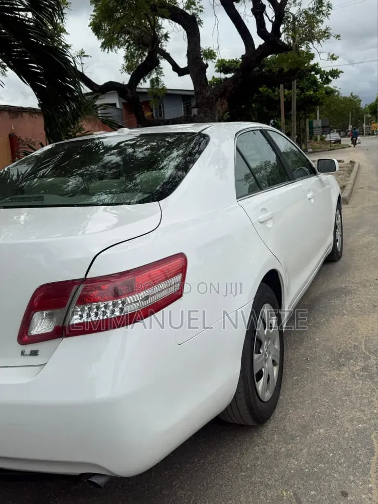 Toyota Camry Hybrid 2011  White 