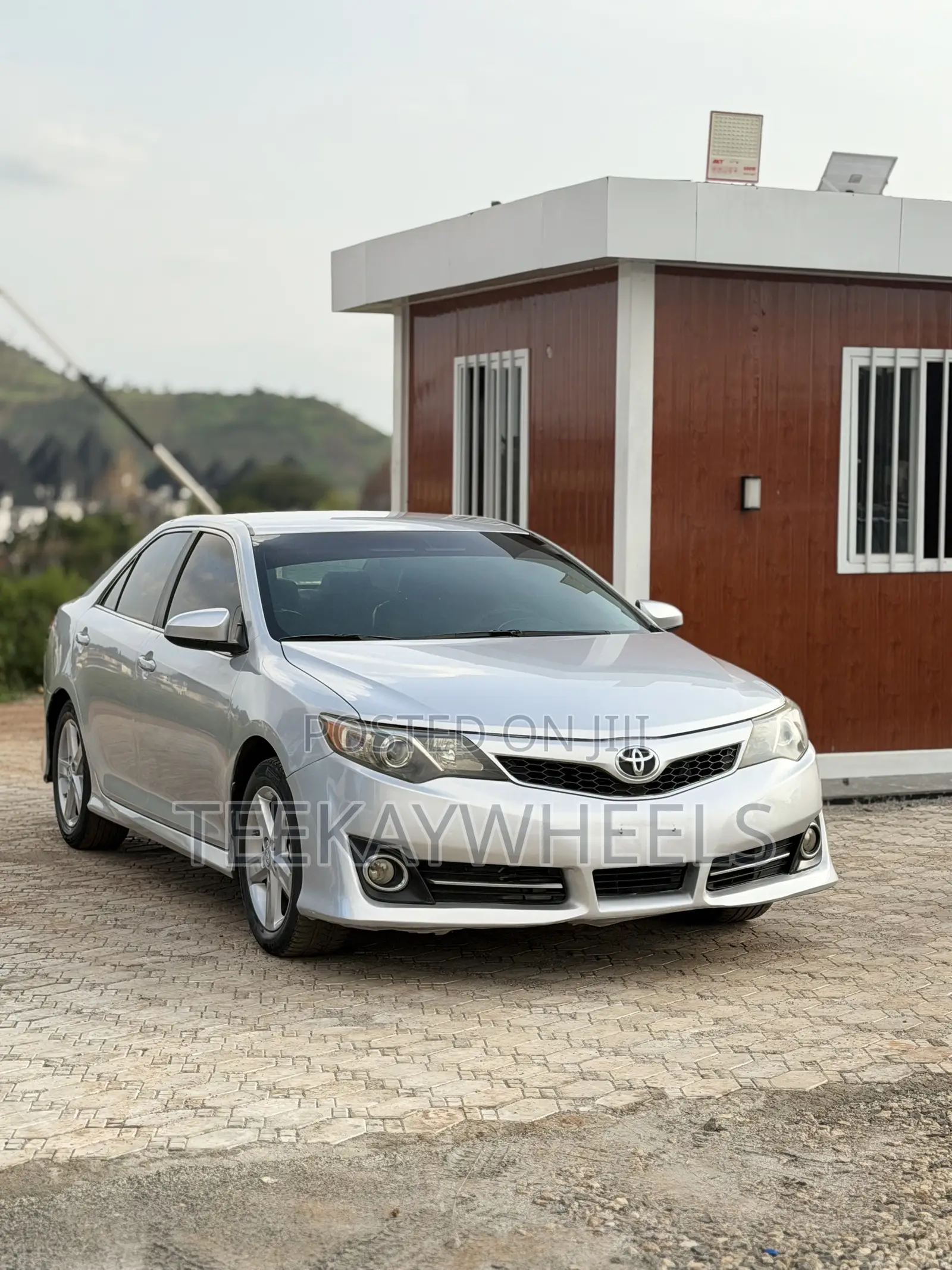 Toyota Camry SE 4dr Sedan (2.5L 4cyl 6A) 2013 Silver