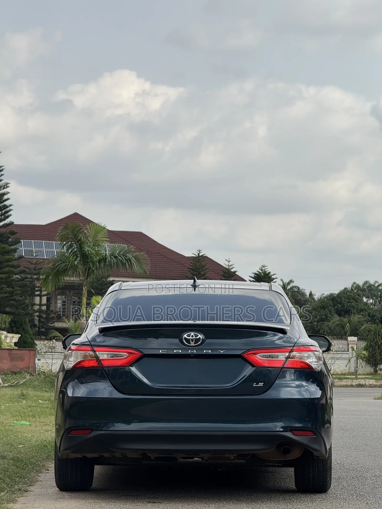 Toyota Camry LE (2.5L 4cyl 8A) 2019 Blue