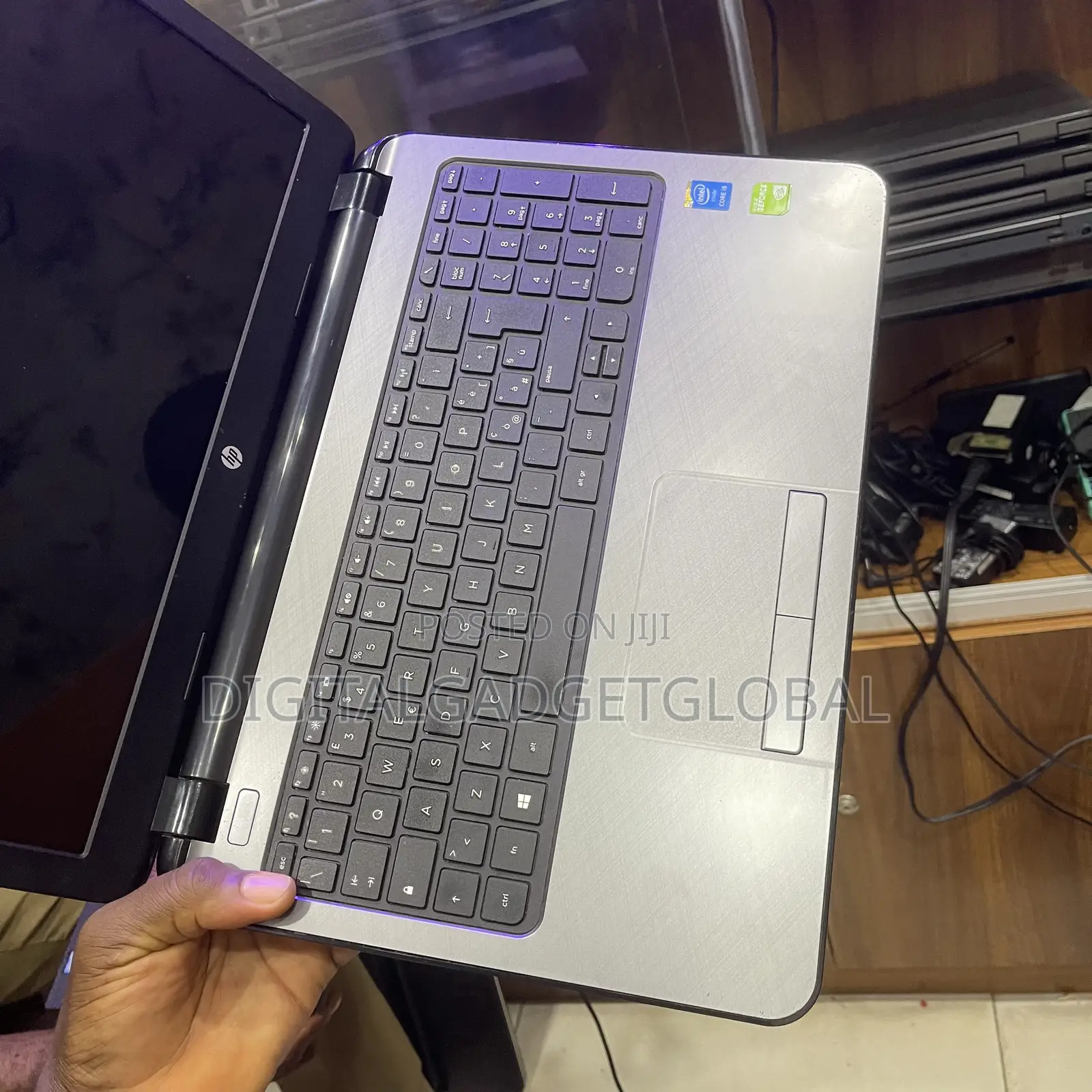 Laptop HP 15-ra003nia 8GB Intel Core i5 SSD 256GB