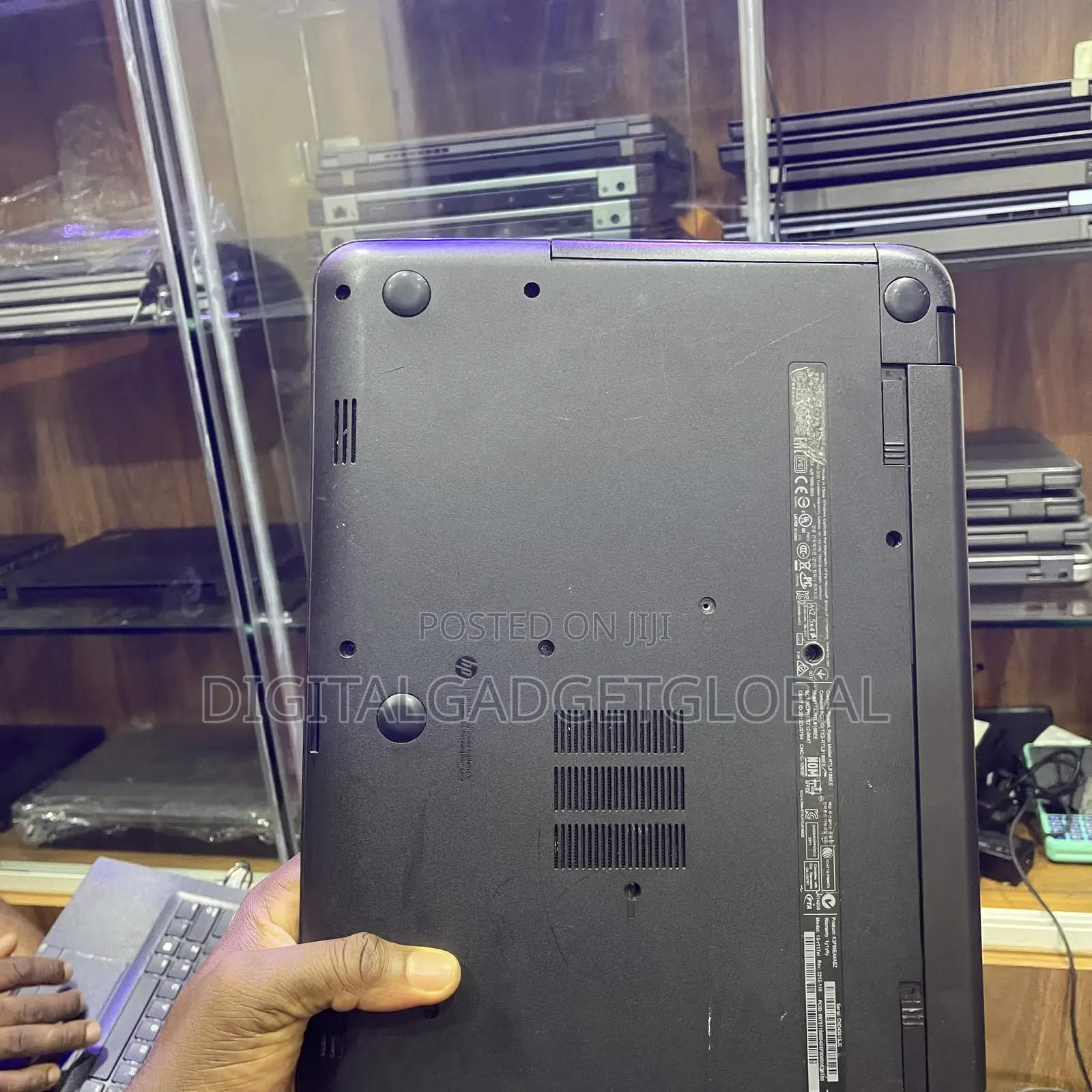 Laptop HP 15-ra003nia 8GB Intel Core i5 SSD 256GB