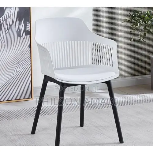 Nordic Luxe Plastic Dining Chair With Wooden Legs – Modern Durable