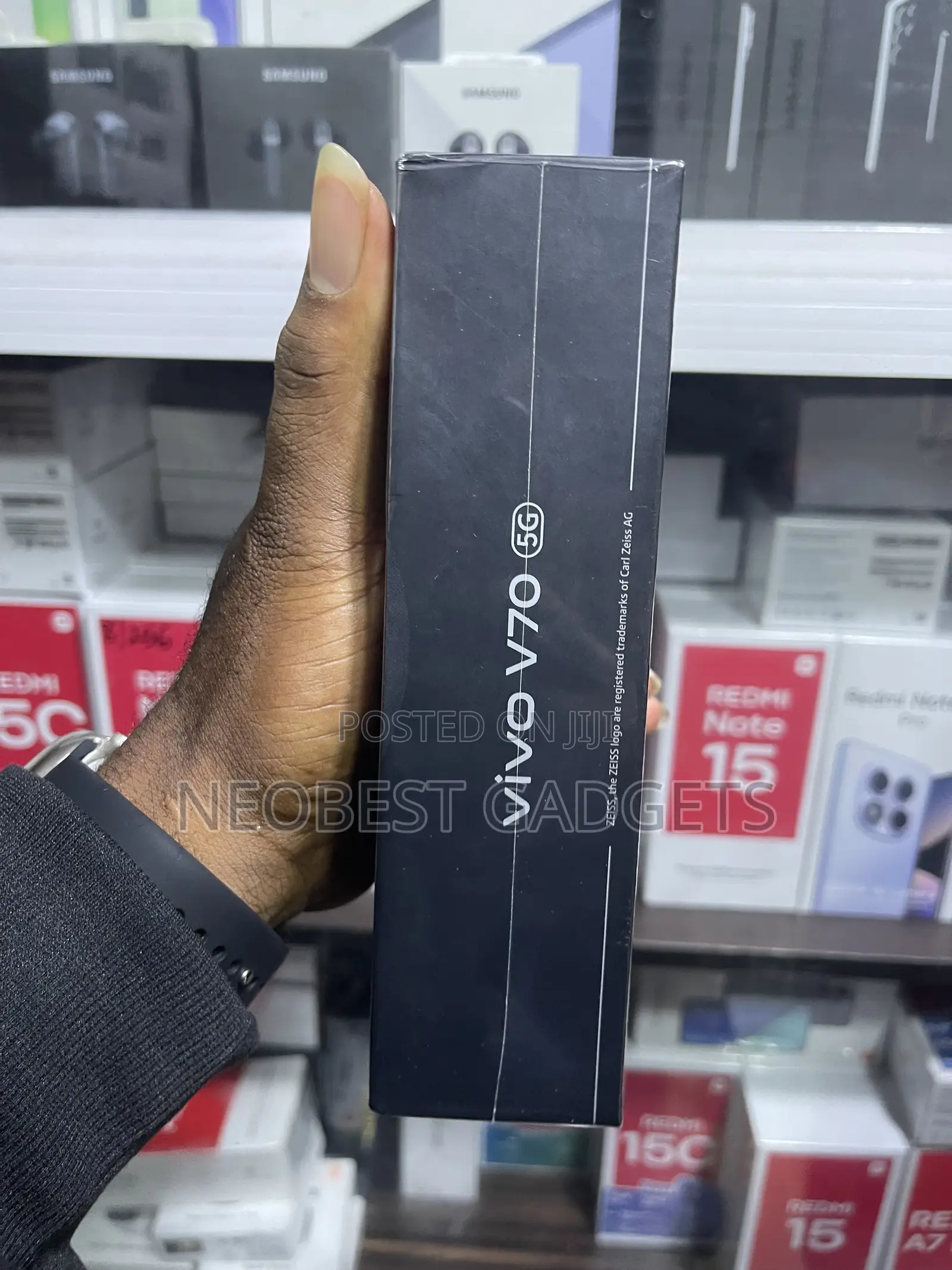 New Vivo V70 512 GB