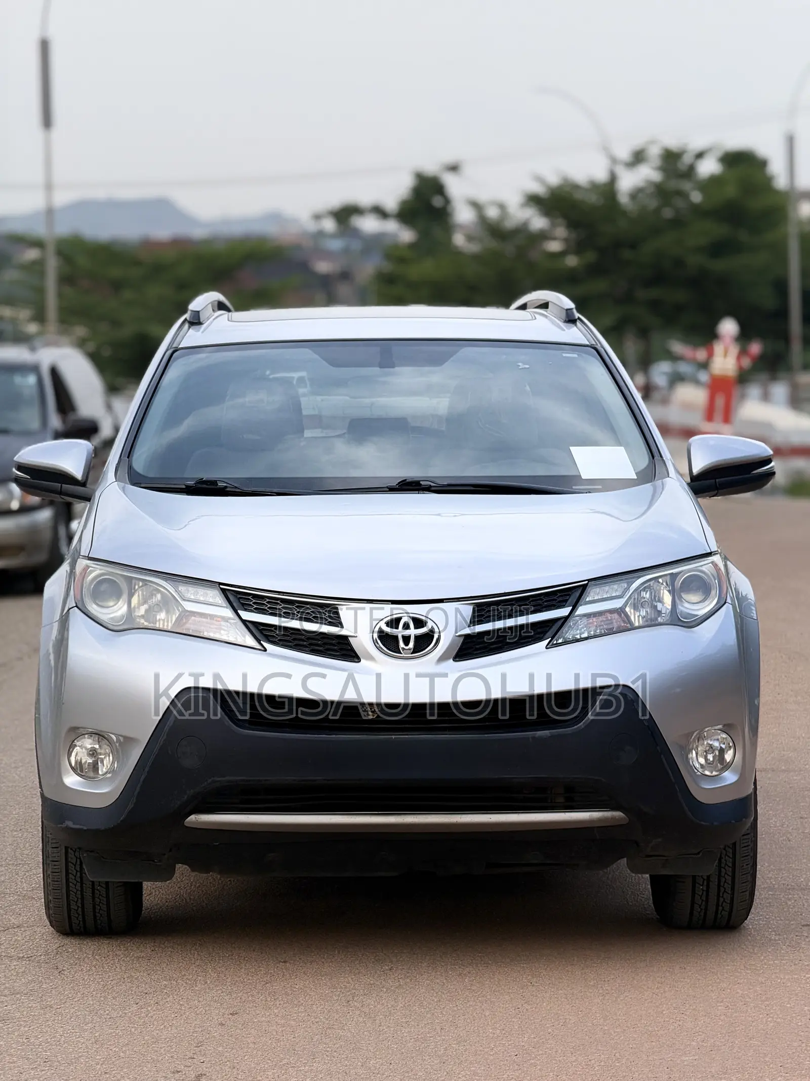 Toyota RAV4 XLE AWD (2.5L 4cyl 6A) 2013 Silver