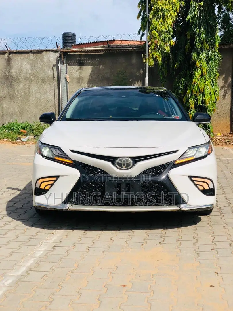Toyota Camry XSE (2.5L 4cyl 8A) 2019 White