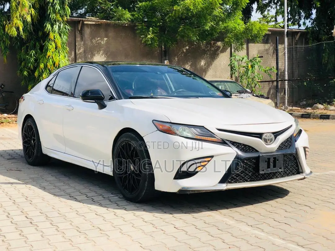 Toyota Camry XSE (2.5L 4cyl 8A) 2019 White