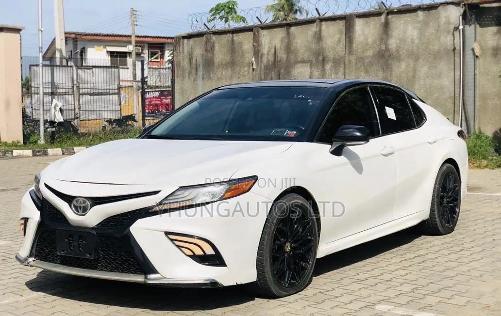 Toyota Camry XSE (2.5L 4cyl 8A) 2019 White