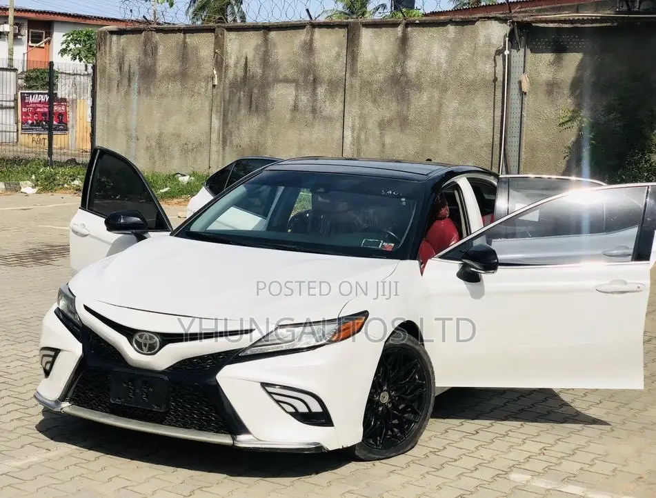 Toyota Camry XSE (2.5L 4cyl 8A) 2019 White