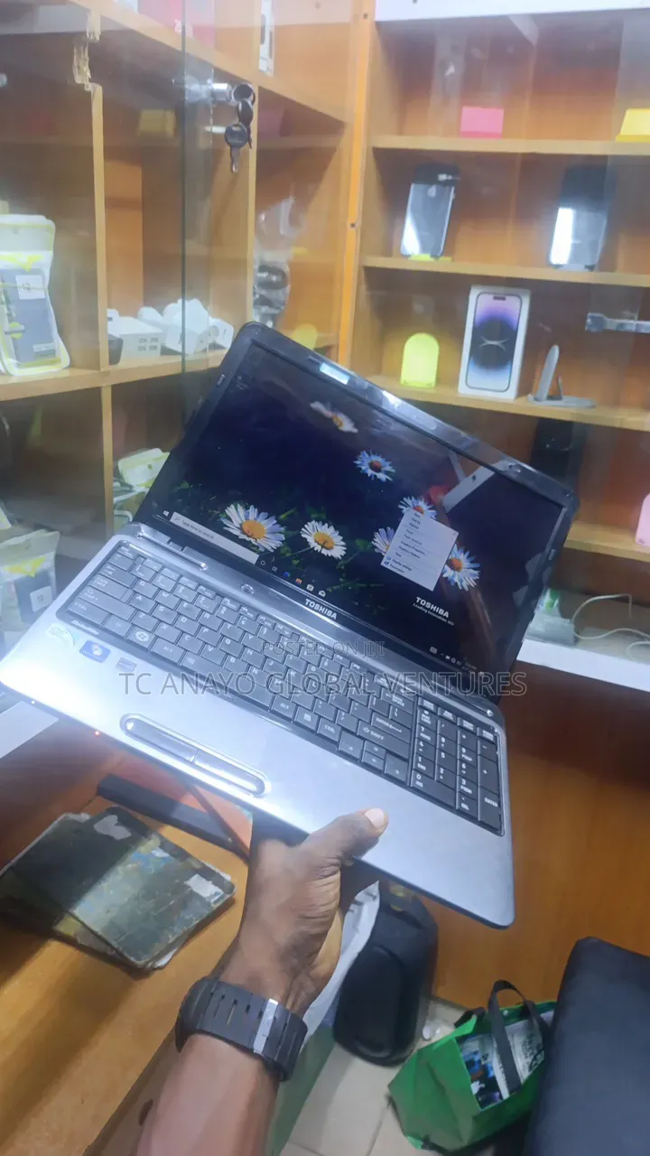 Laptop Toshiba Satellite L755 8GB Intel Pentium HDD 500GB